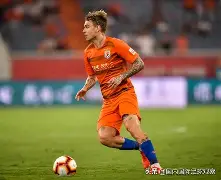 游泳夜战：齐鲁飞鹰队读秒扳平天山犀牛队，主帅临场妙招关键战拿下信心